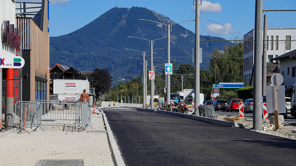 Münchner Bundesstraße: Asphaltierung