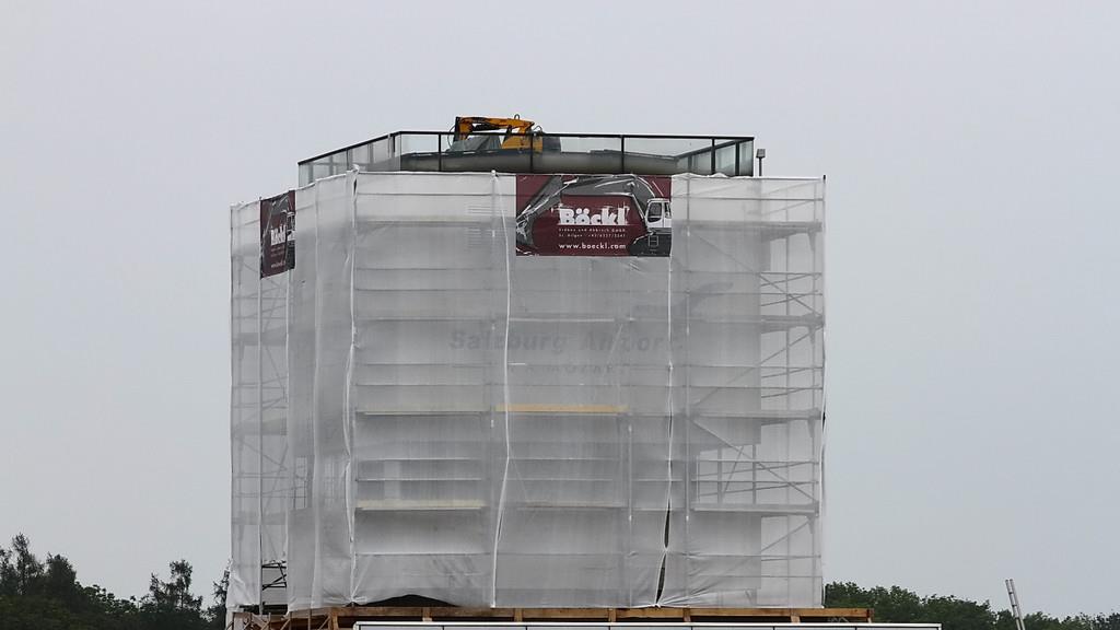 Alter Tower am Flughafen abgetragen