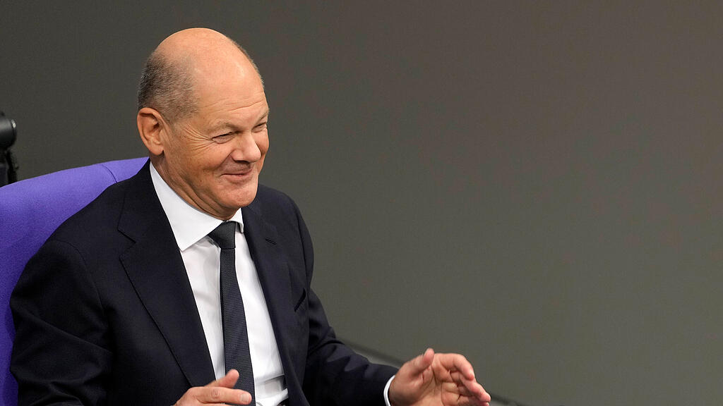 scholz.....jpg