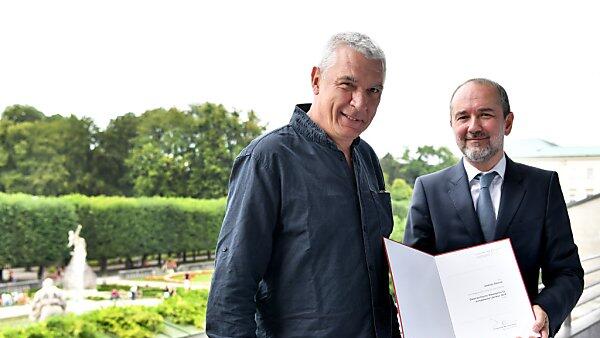 Andrzej Stasiuk mit Kulturminister Thomas Drozda in Salzburg