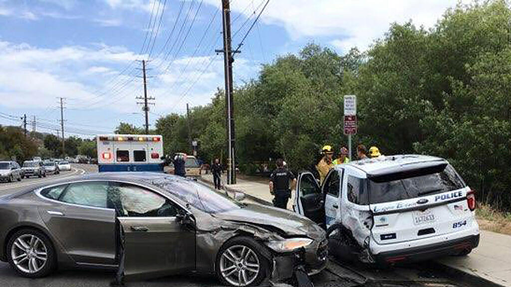 Der Tesla blieb nicht rechtzeitig stehen.