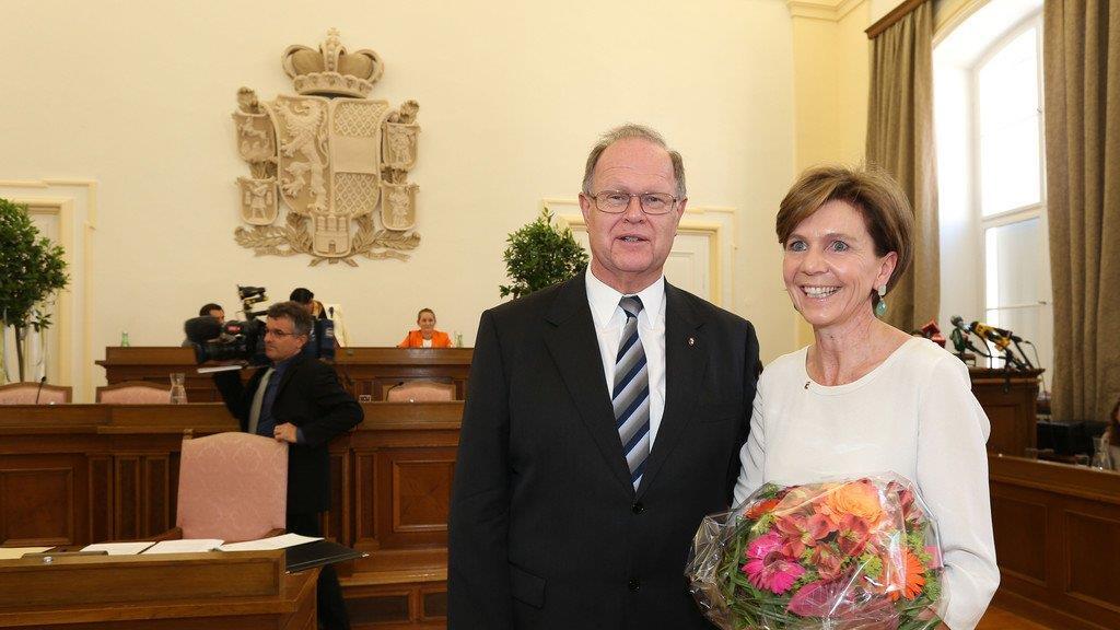 Neue Landesregierung angelobt, III