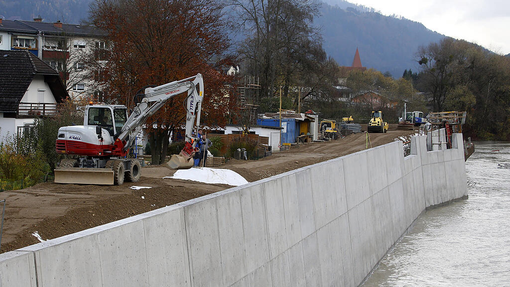 K\u00c4RNTEN: HOCHWASSERSITUATION IN LAVAM\u00dcND