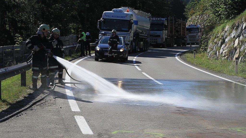 Bilder vom Unfall auf der B166