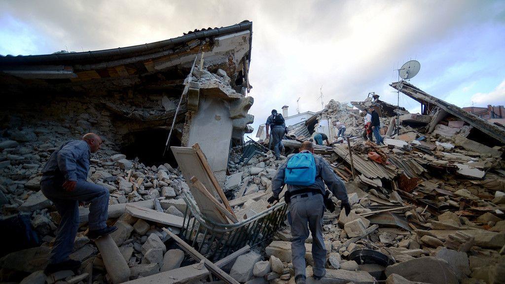 Mehrere Tote und schwere Zerstörungen bei Erdbeben in Italien