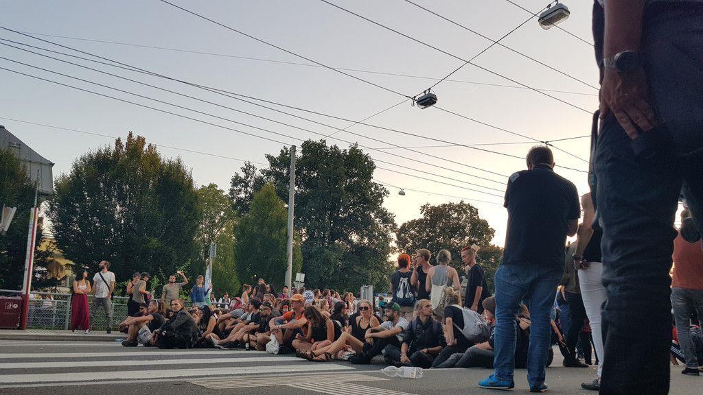 EU-Gipfel: Tumulte nach Gegendemonstration im Volksgarten