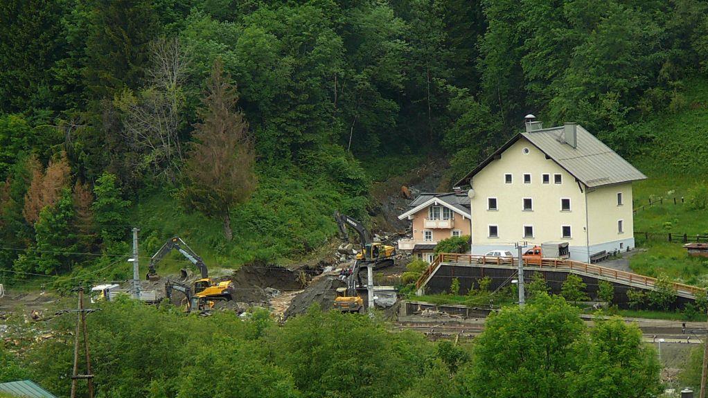 Räumungsarbeiten bei B311