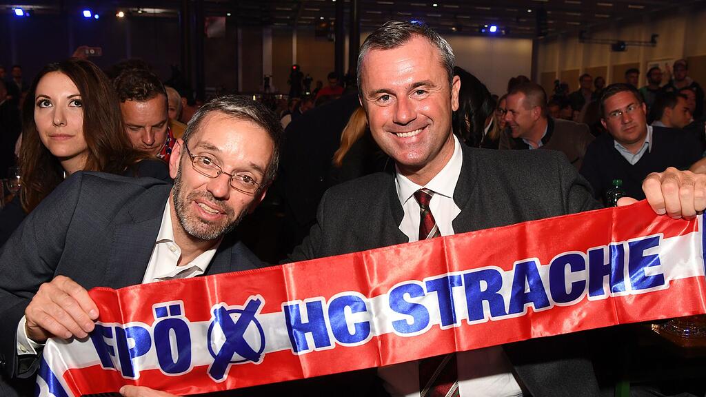 Hofer (rechts im Bild) mit Kickl beim Wahlkämpfen.