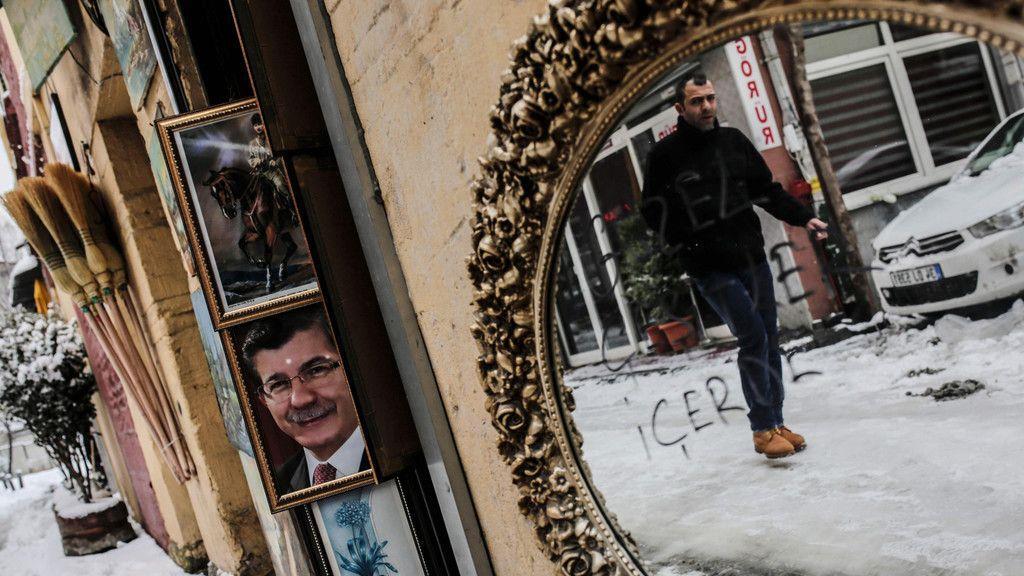 Schneefälle legen Istanbul lahm