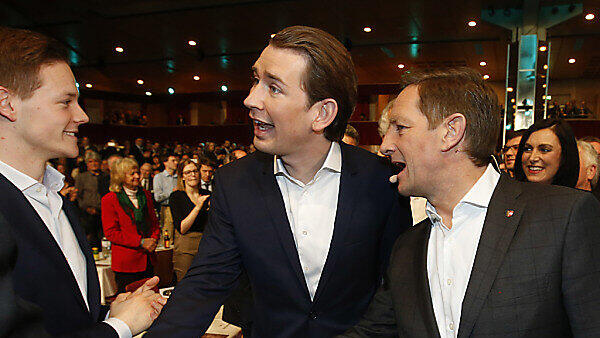 Viel Händeschütteln und Parolenschwingen für Kurz und Benger