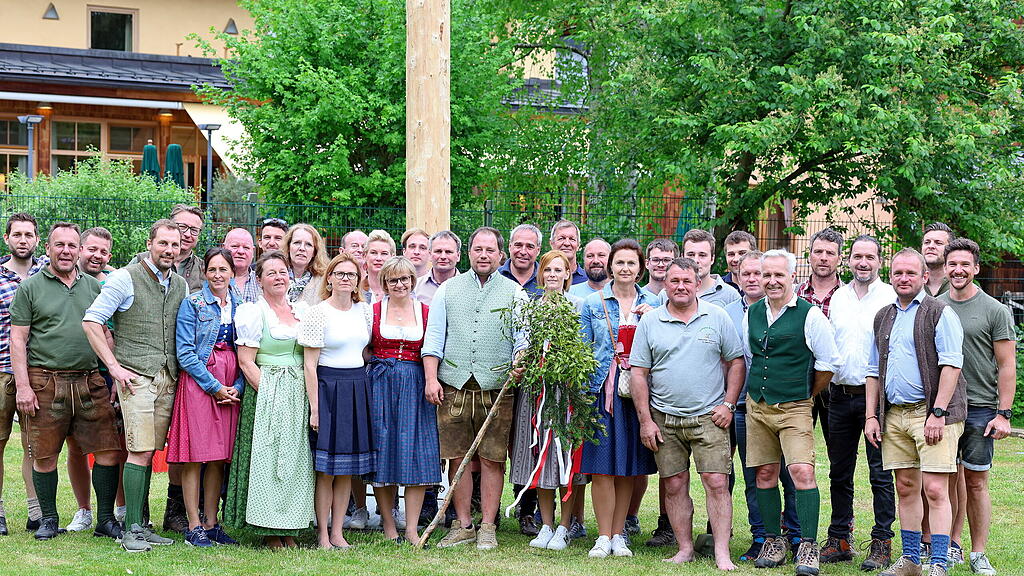 Maibaumaufstellen in St. Jakob am Thurn