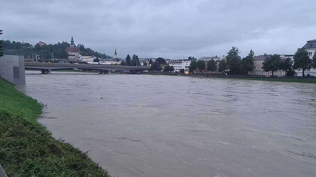 Pegel steigen nach Dauerregen: Radunterführungen in Salzburg-Stadt gesperrt