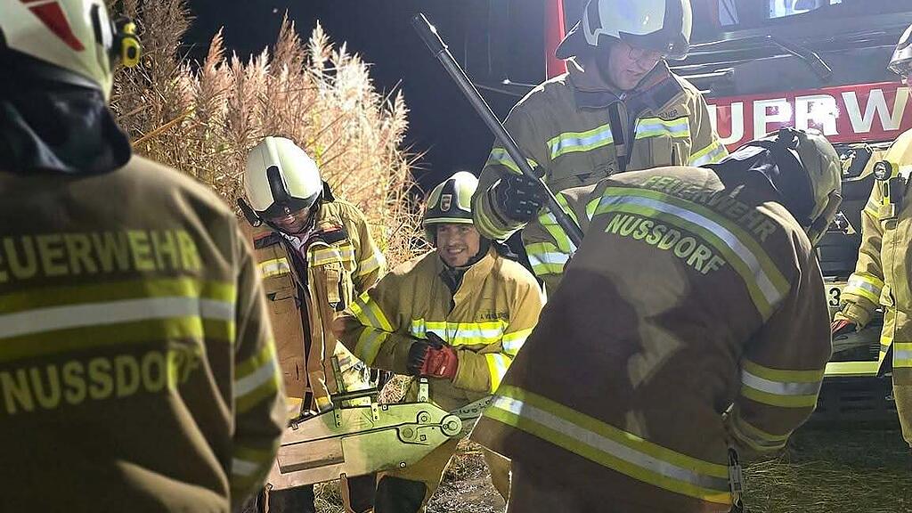 Hoflader kippt in Nußdorf um