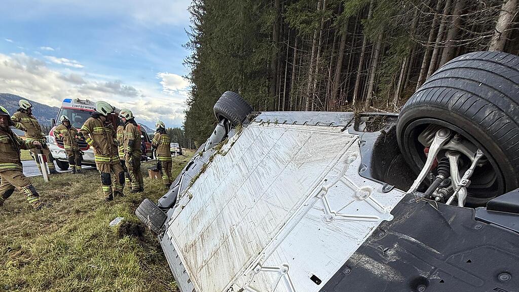 Schwerer Unfall mit E-Auto in St. Andrä im Lunagu