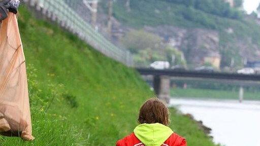 Reinigung der Salzachufer