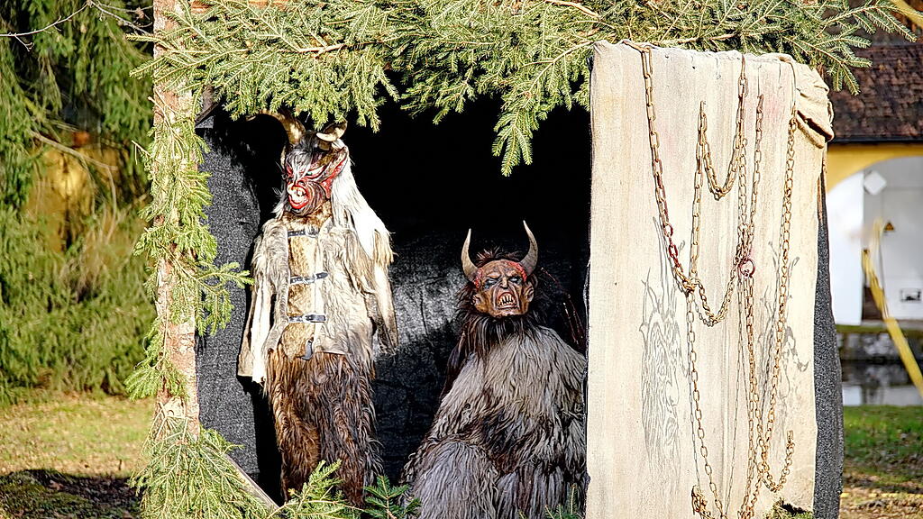 Tag der Krampusse in Hellbrunn