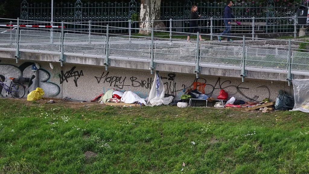 Bettlerlager unter Karolinenbrücke