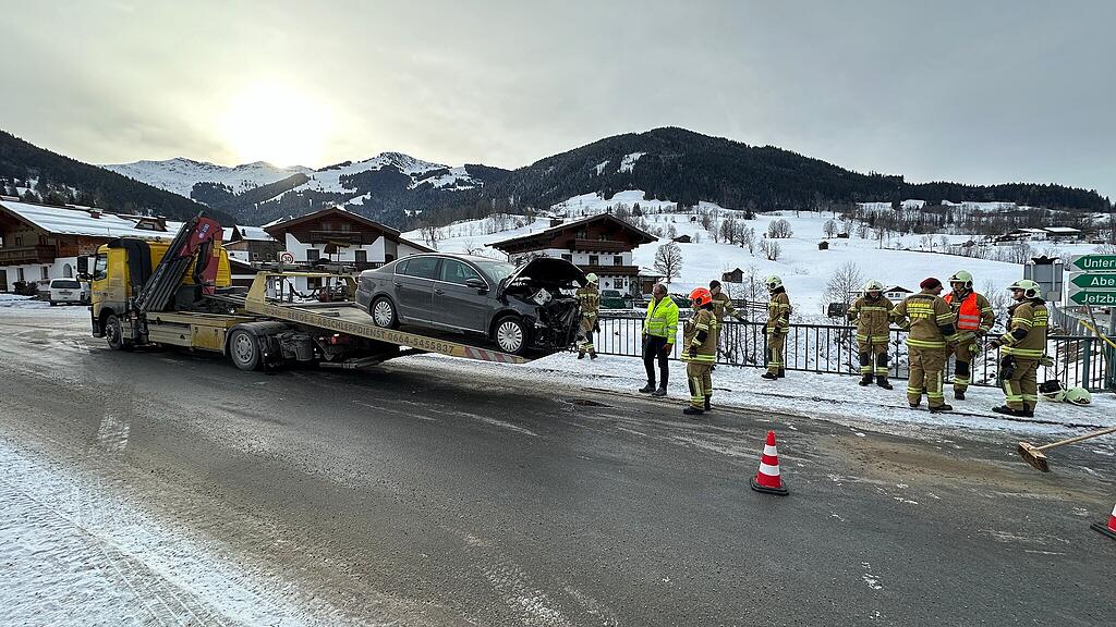 Verletzte bei Crash auf B164