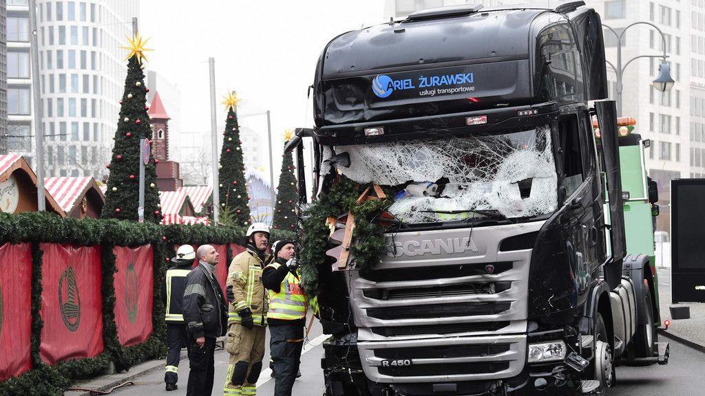 Lkw rast in Weihnachtsmarkt: Spurensicherung