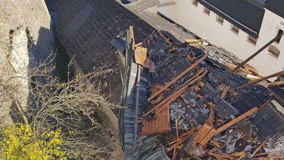 Sturm beschädigt Festung
