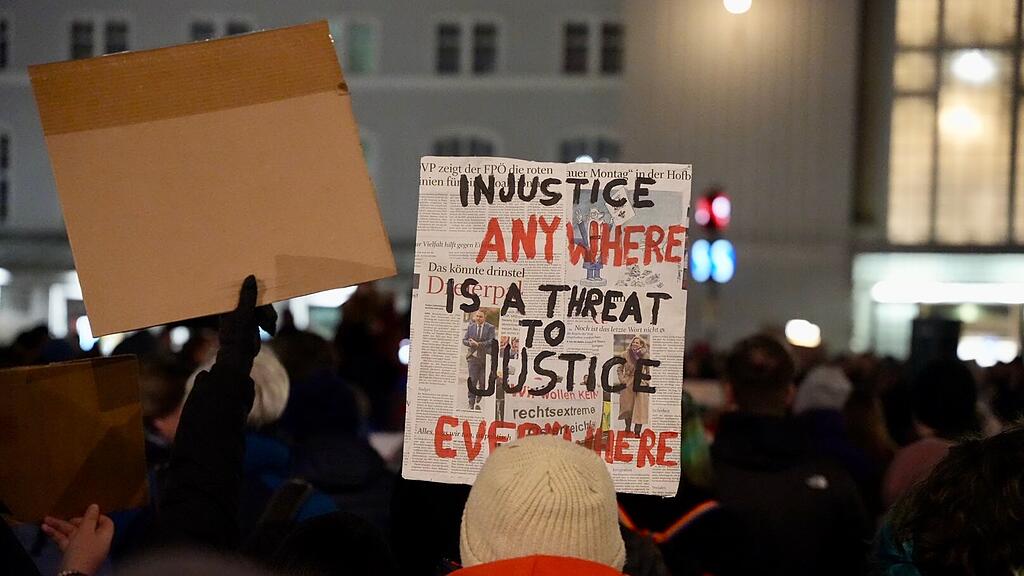 Demo gegen Blau-Schwarz, Salzburg