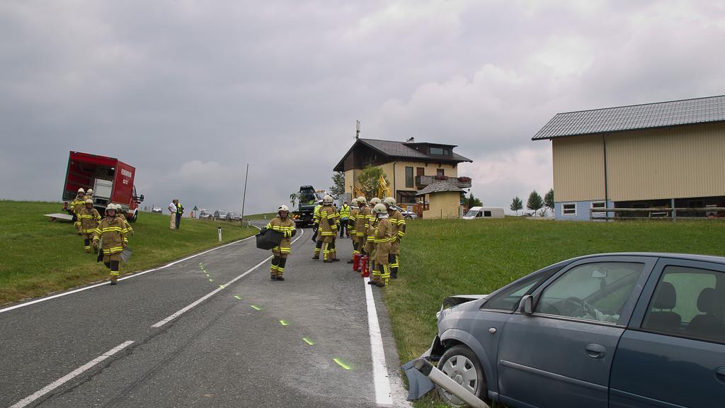 L206: Vier Verletzte nach Frontalcrash