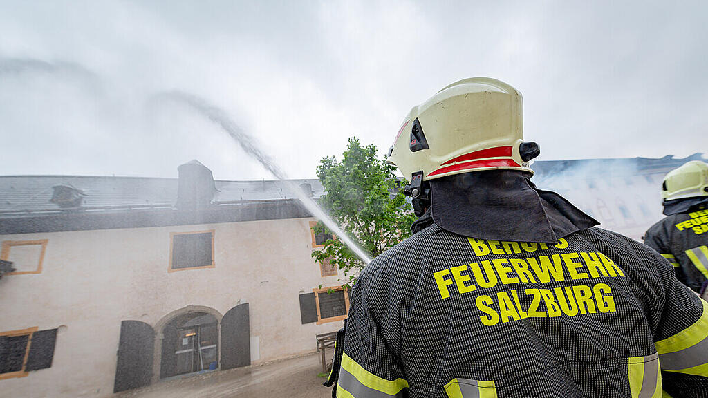 Feuerwehr-Übung auf der Festung, II