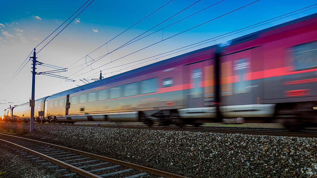 150419_Personenzug_der_OeBB.jpg