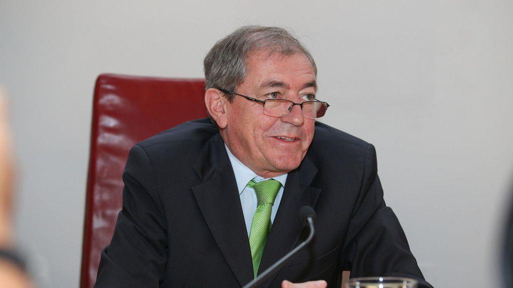 Bürgermeister Heinz Schaden tritt zurück, III