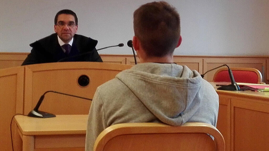 Der 14-Jährige drohte zudem seine Direktorin "abzustechen"