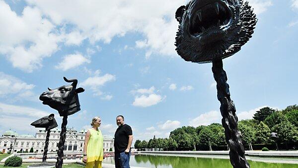 Belvedere-Direktorin Agnes Husslein mit Künstler Ai Weiwei