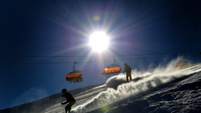 Die olympischen Winterspiele in China könnten sich für die heimischen Wintersport-Firmen bezahlt machen.