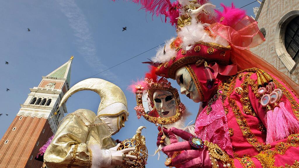 Venedig ist für seinen Karneval weltberühmt.