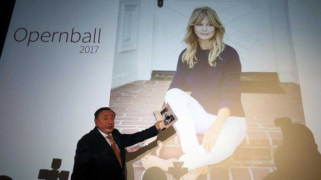 Richard Lugner präsentiert seinen Opernball-Gast Goldie Hawn.