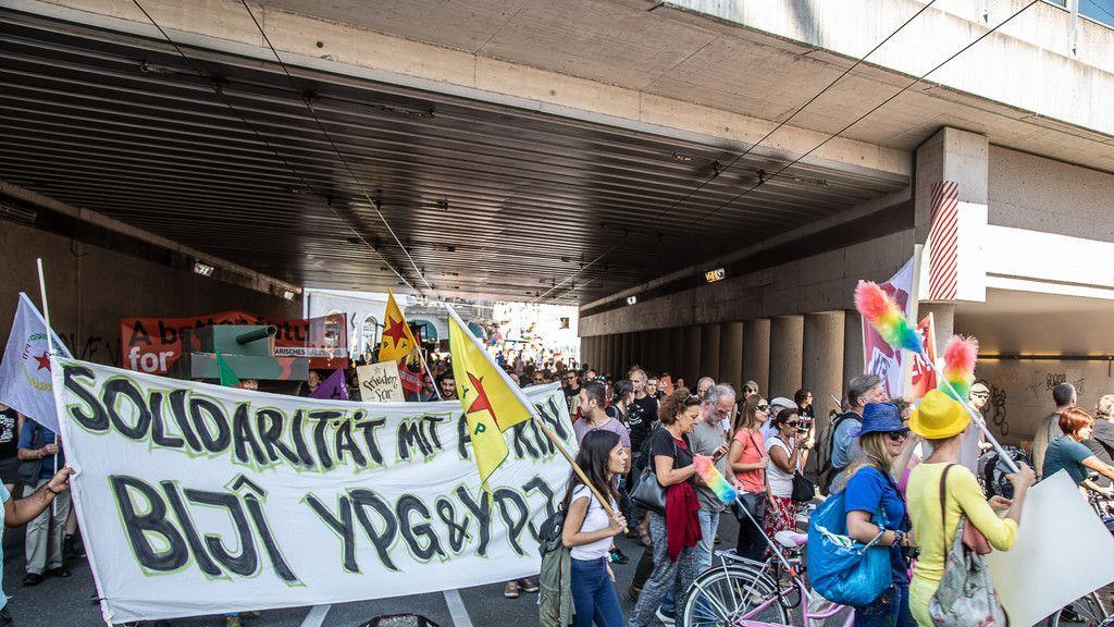 Eu-Gipfel: Demo in Salzburg, II