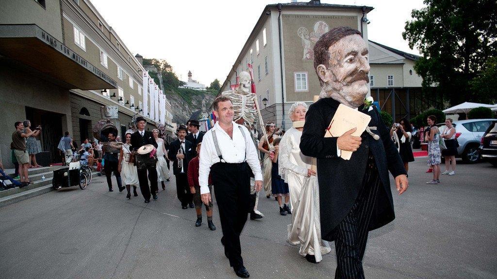 Einzug zur Jedermann-Premiere