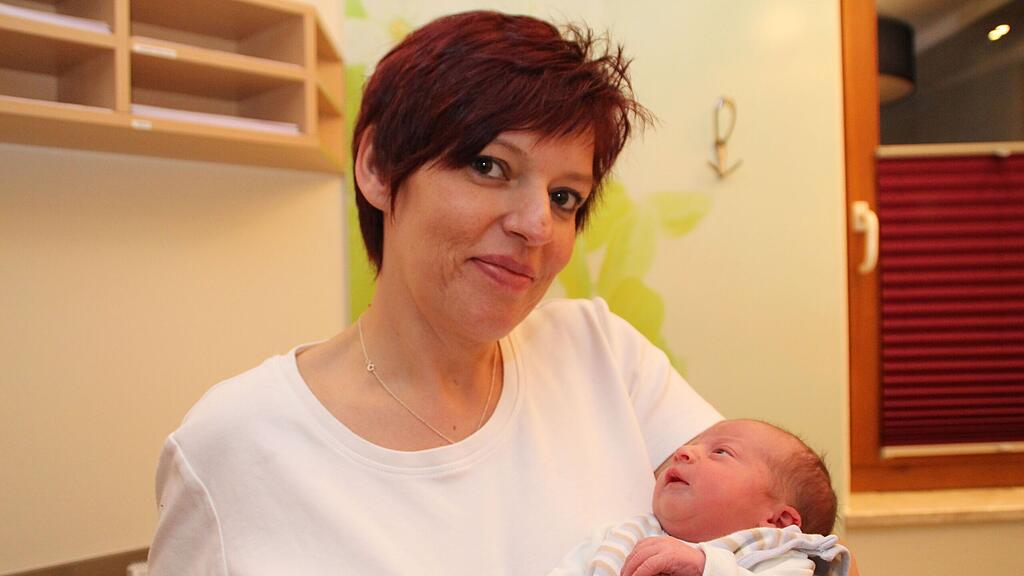 Der kleine Philipp mit seiner Mama Heidi Oberauer.