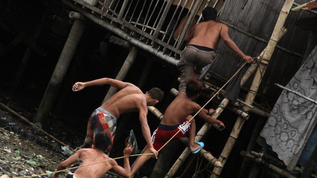 Super-Taifun Haiyan trifft Philippinen: Massenevakuierungen