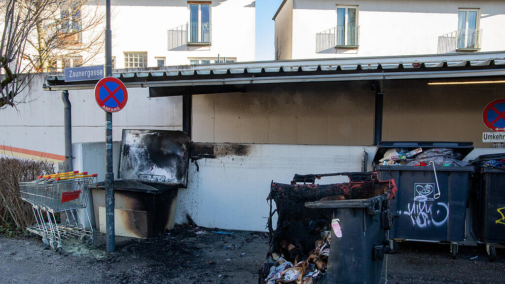 M\u00fclleimer gesprengt und Altpapiercontainer in Brand gesetzt