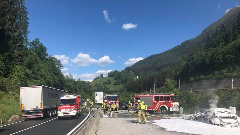 Auto in Vollbrand