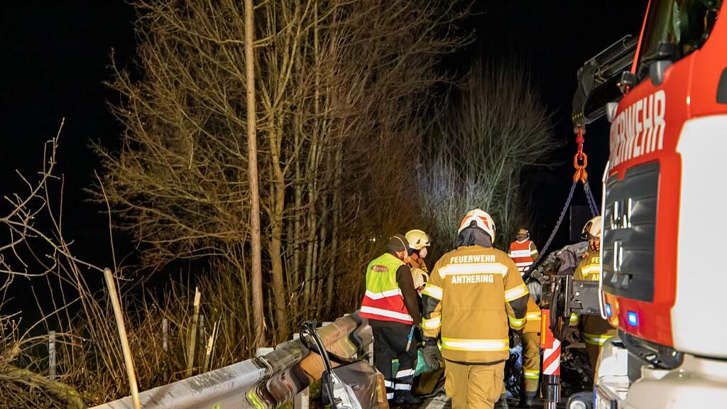 Drei Tote bei Crash nahe Anthering