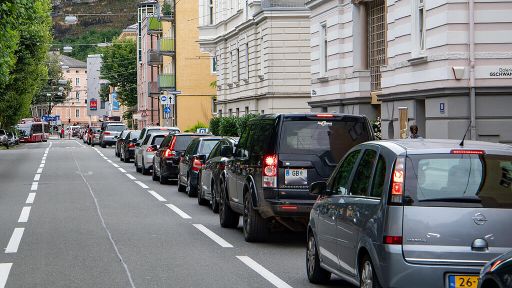 Touristen in Salzburger Altstadt