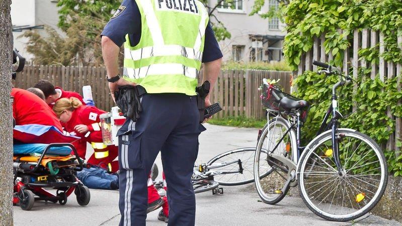 Zwei Radfahrer verletzt
