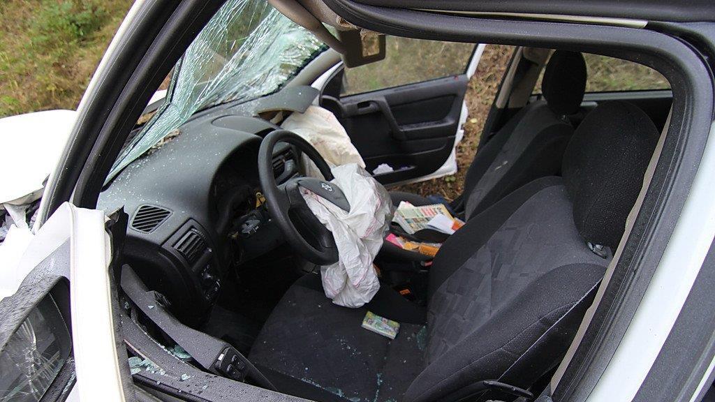 Trümmerfeld nach Frontalcrash