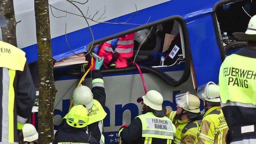 Zugunglück in Bad Aibling: Weitere Bilder der Unfallstelle