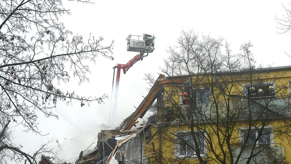 NIEDERÖSTERREICH EXPLOSION IN MEHRPARTEIENHAUS IN LANGENZERSDORF =(2).jpg