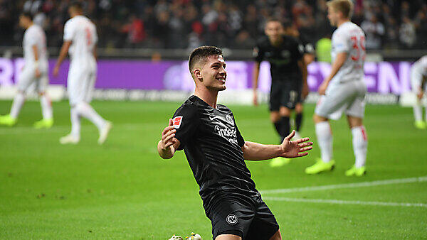 Luka Jovic jubelt nach seinem fünften Treffer zu 7:1-Endstand