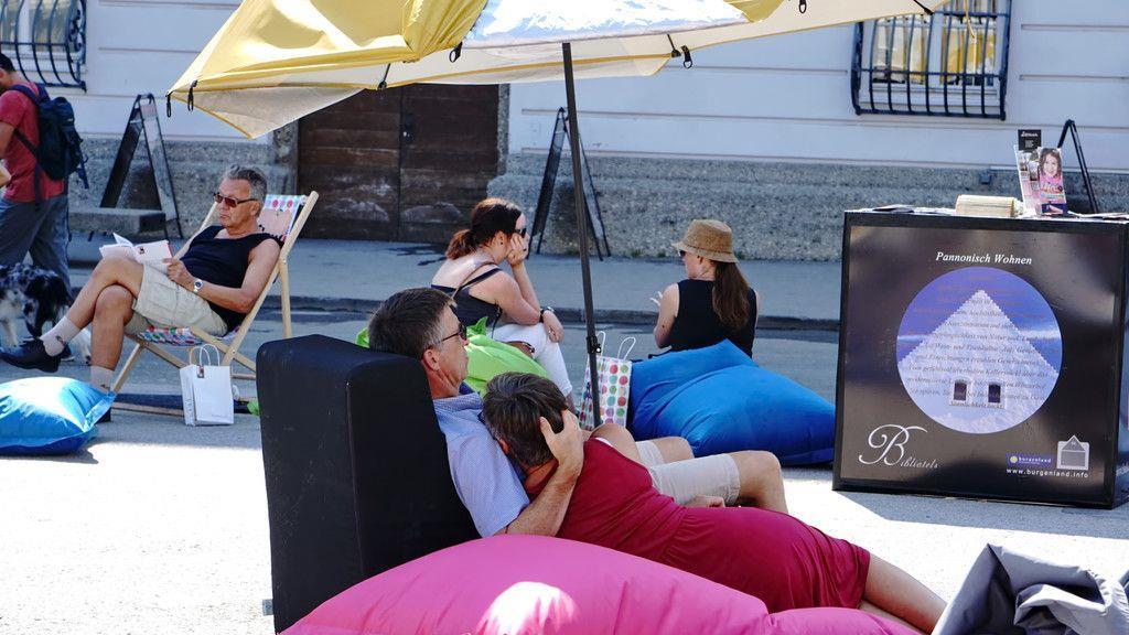 "Stadt Lesen" am Mozartplatz