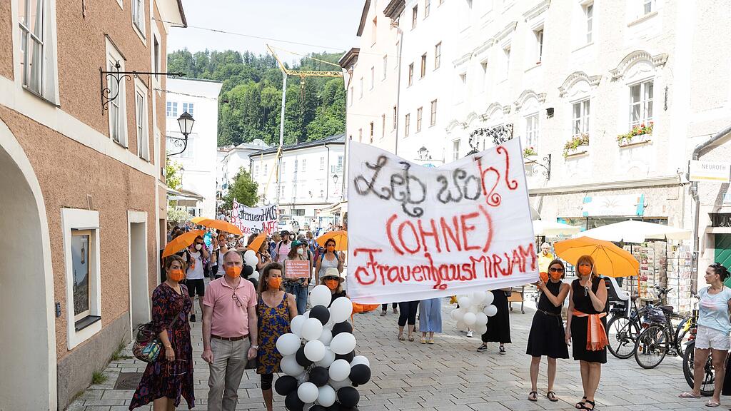 010_PR_Demo_Hallein_Frauenhaus_190621.jpg