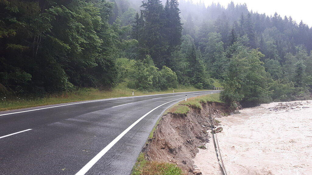 Hochwasser in Ru\u00dfbach am Pass Gsch\u00fctt